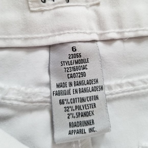 SUKO Mid Rise Pull On Stretch White Denim Capris - Picture 5 of 10